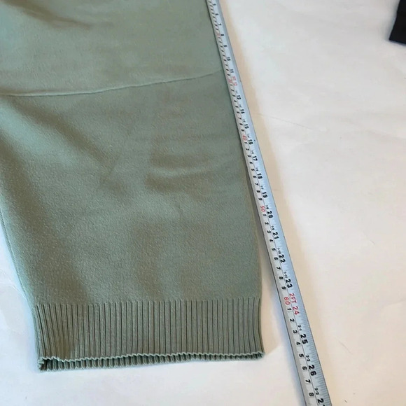 Wilfred Free
Souvenir Sweater Green size 3/L. Loungewear casual effortless wear. - Picture 10 of 11